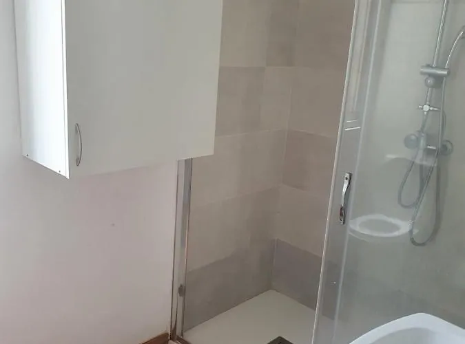 Pequena Con Balcon * Виго